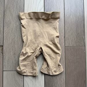 Skims seamless sculpt mid thigh shorts